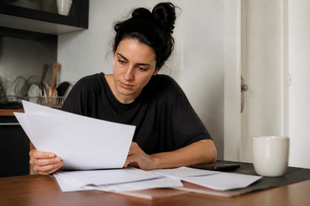 Documents administratifs et formulaires de demande d'allocations sociales