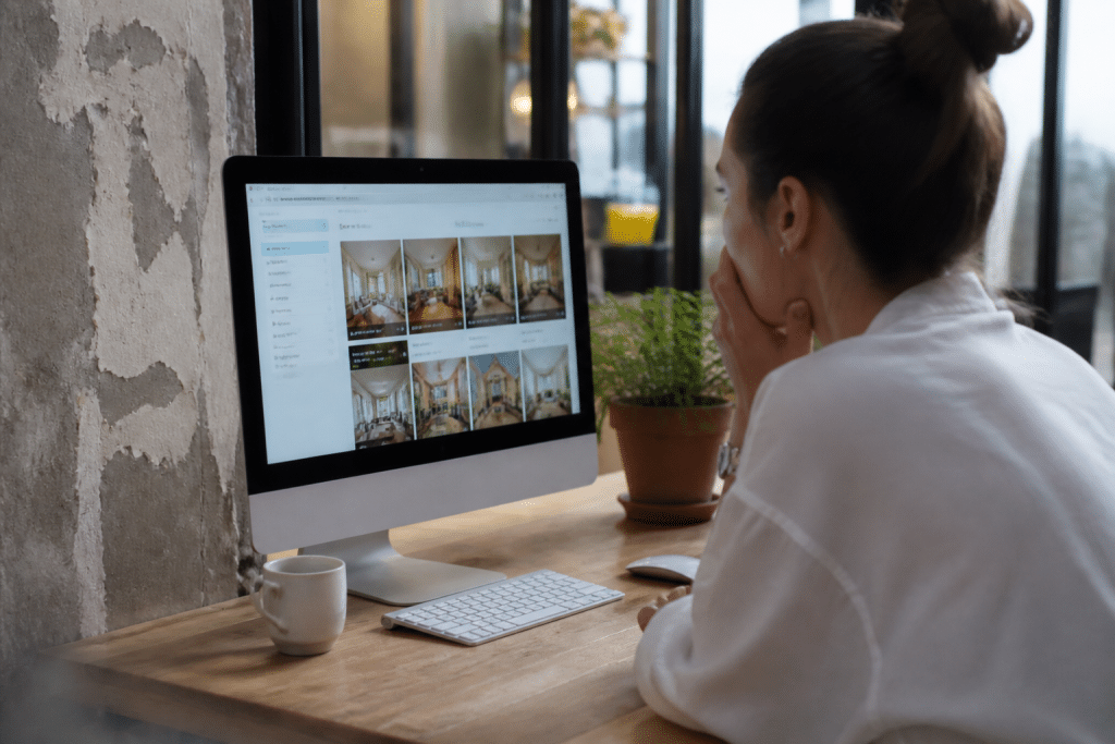 Écran affichant annonces immobilières avec filtres recherche location